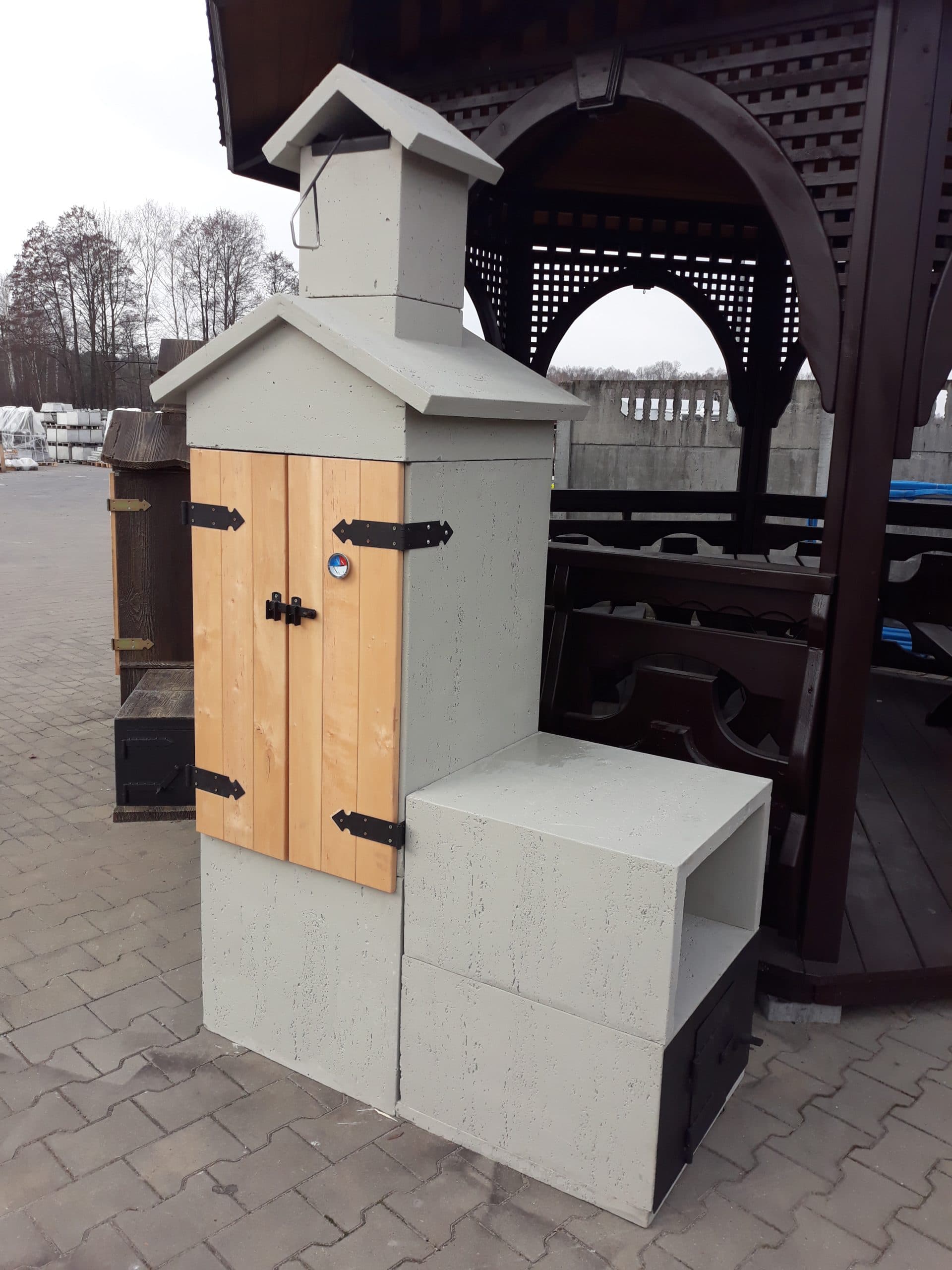 Lauko betoninė rūkykla-kepsninė Smokehouse Helios 2