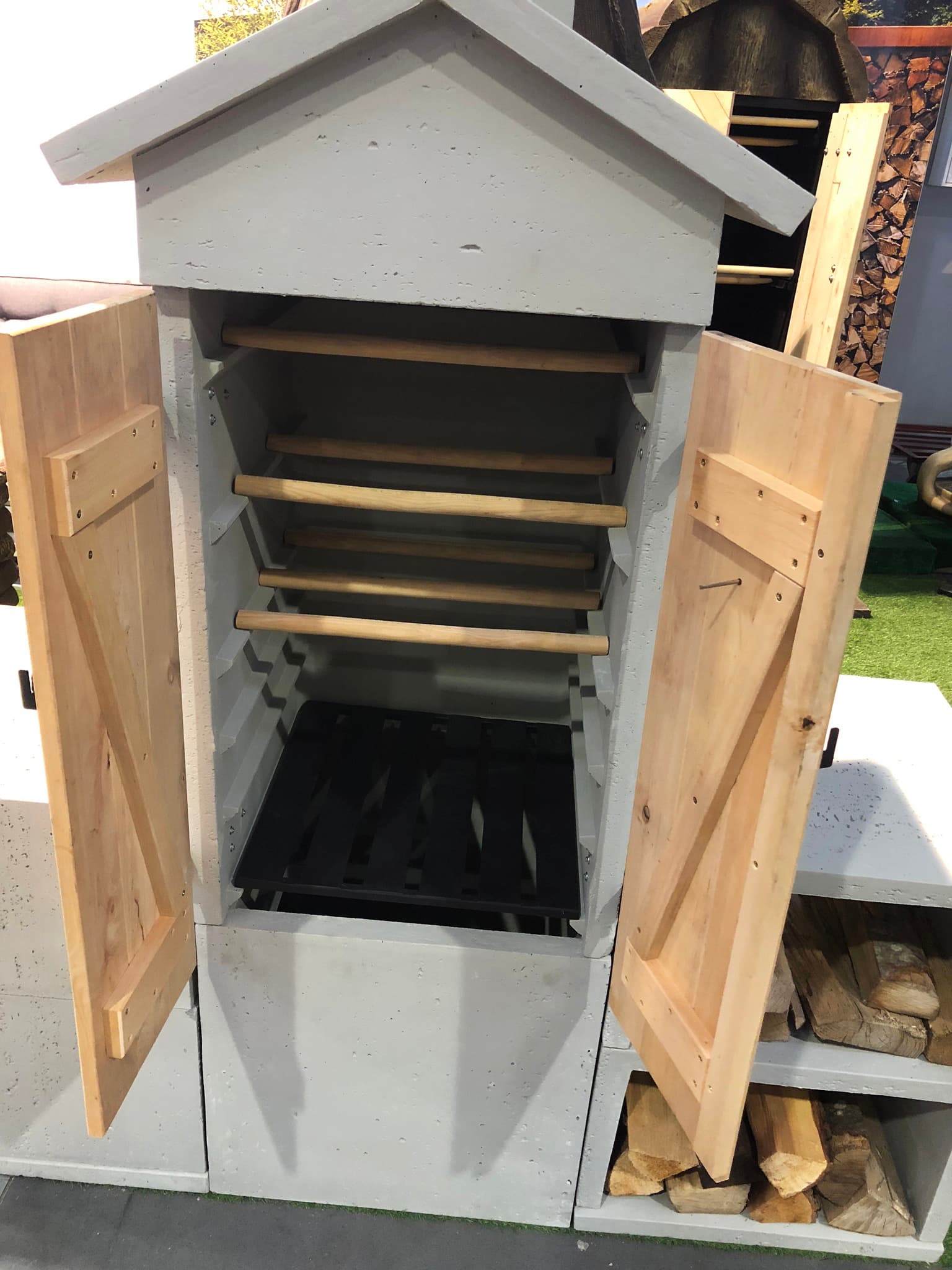 Lauko betoninė rūkykla-kepsninė Smokehouse Helios 13