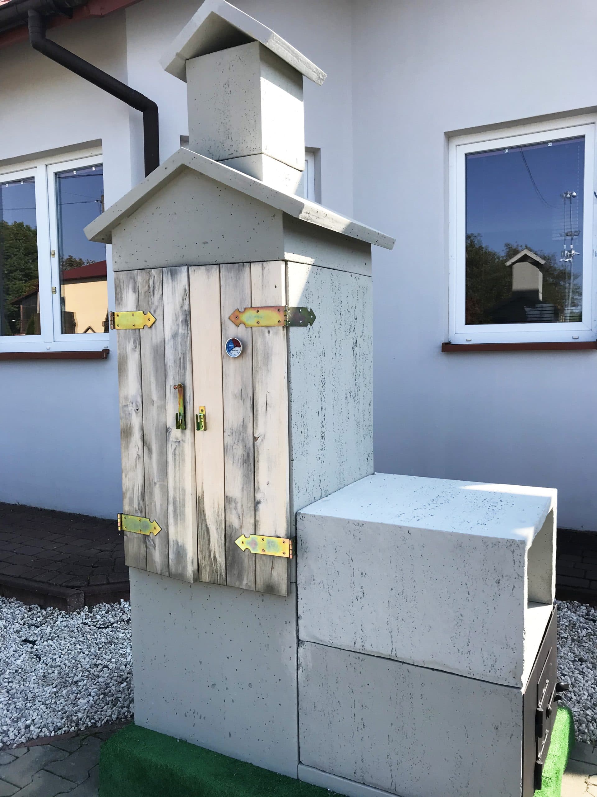 Lauko betoninė rūkykla-kepsninė Smokehouse Helios 8