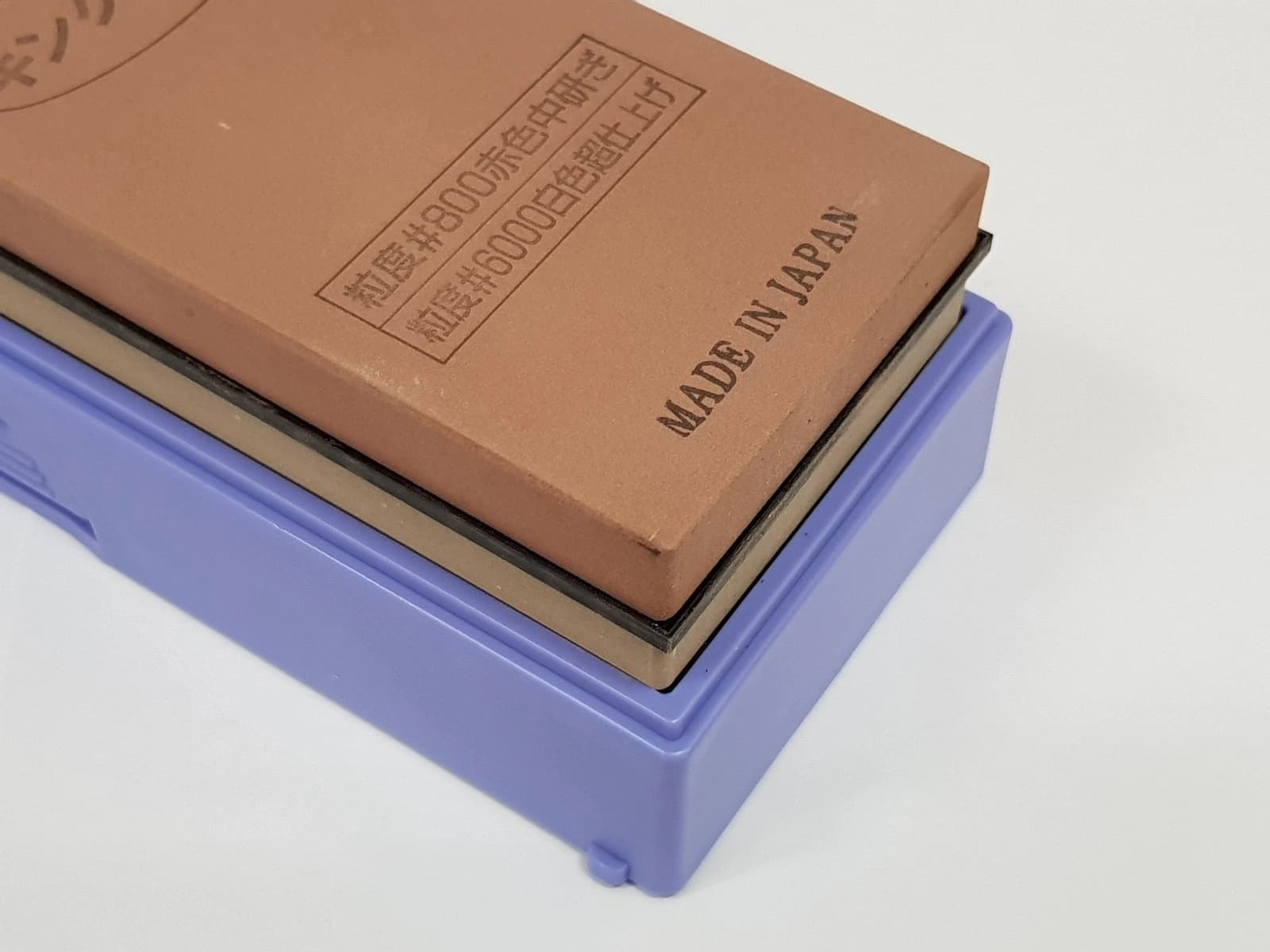 King PB-04 water stone Gradation 800/6000 with base 3